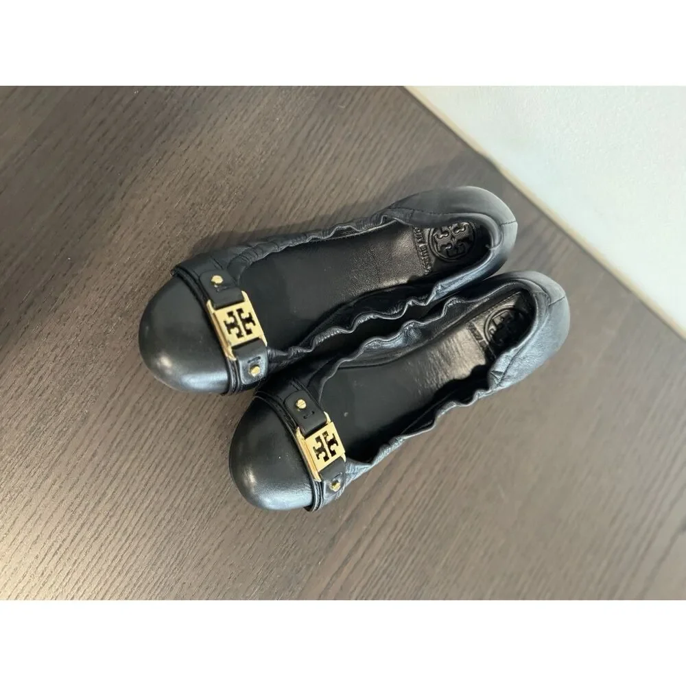 Tory Burch Ballet Flats‎ Women Size 8 Black Gold Logo Buckle Quiet Luxury Chic